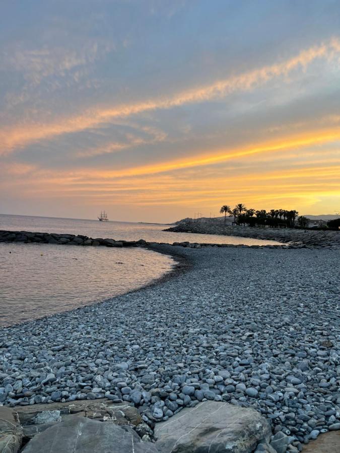Casa Vacanza A 100 Metri Dal Mare Imperia Ngoại thất bức ảnh